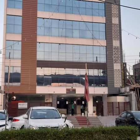 Immense Residency Hotel Faridabad Eksteriør billede