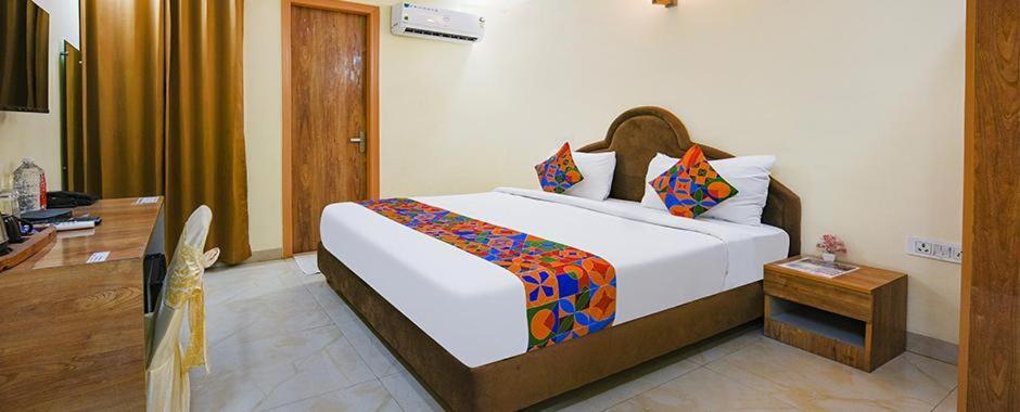 Immense Residency Hotel Faridabad Eksteriør billede