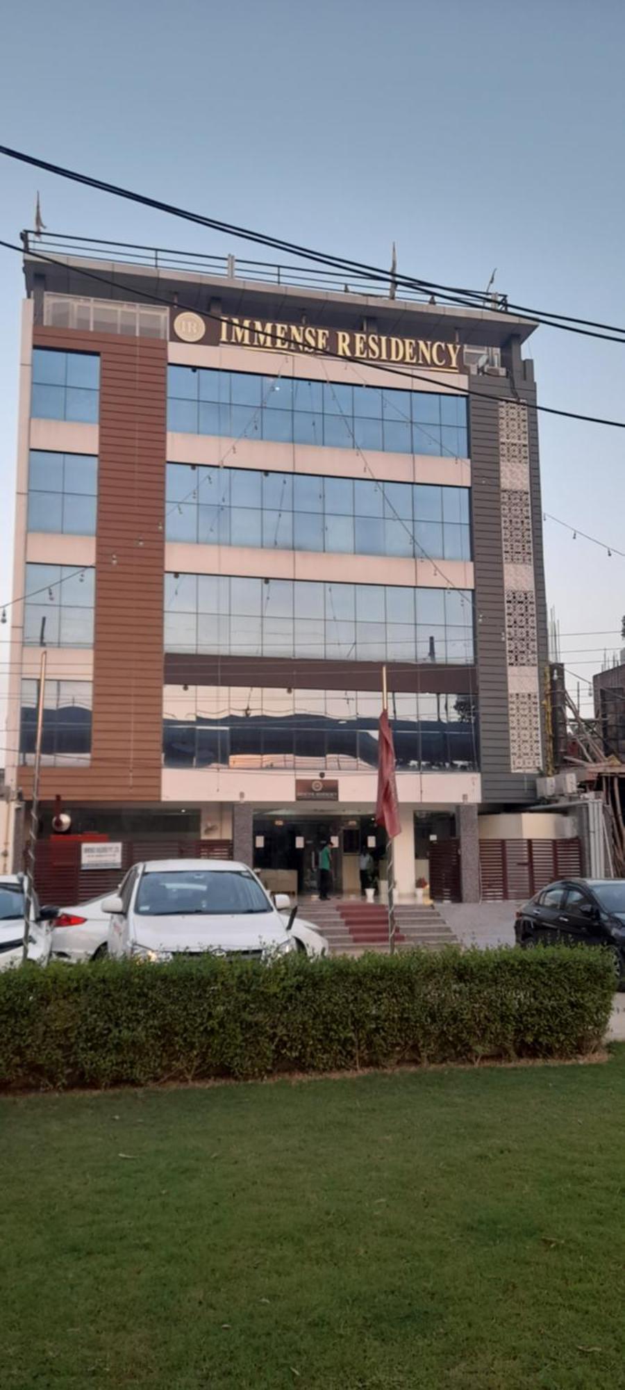 Immense Residency Hotel Faridabad Eksteriør billede